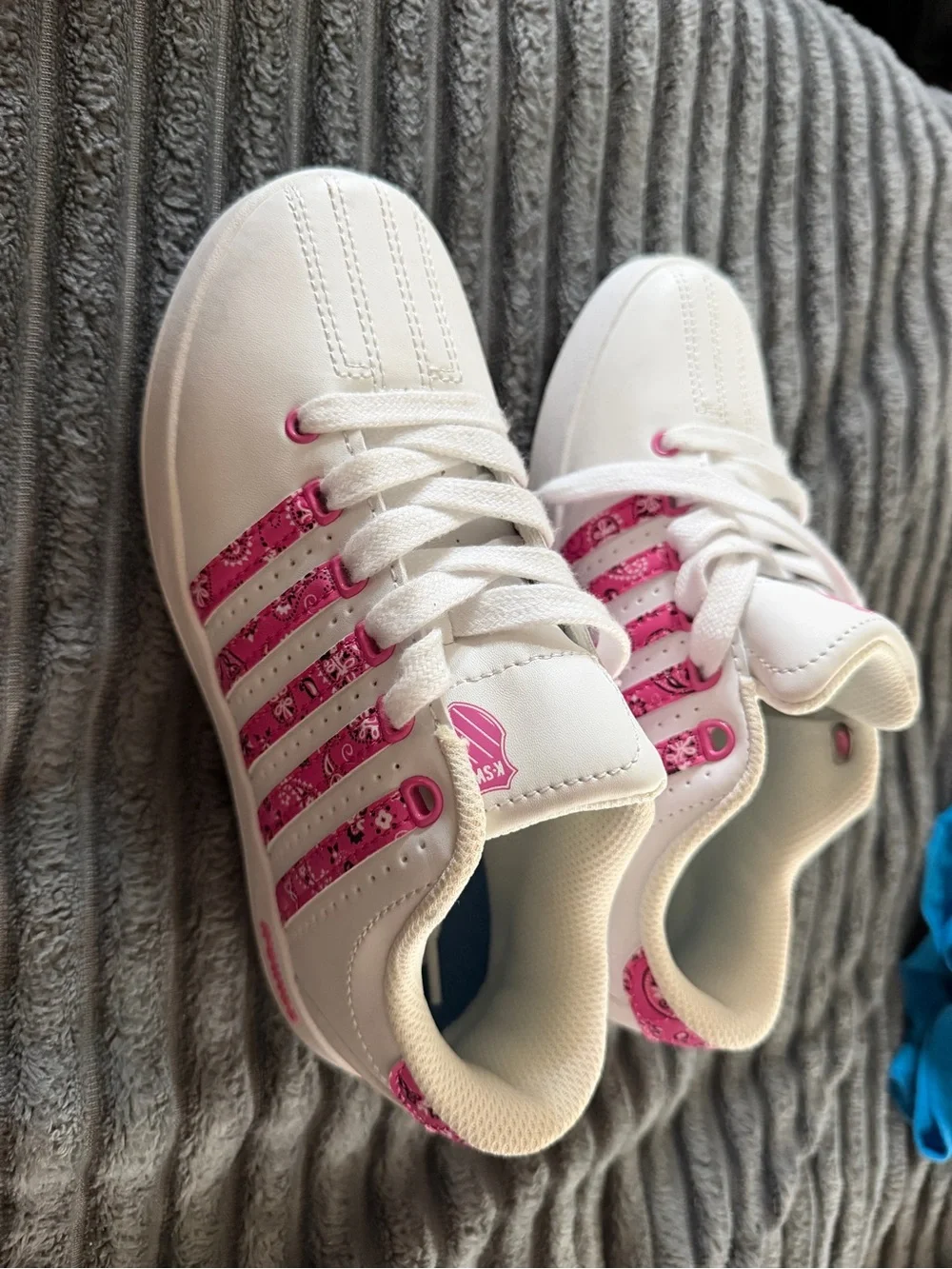 K-Swiss White Sneakers with Pink Patterned Stripes - Kids
